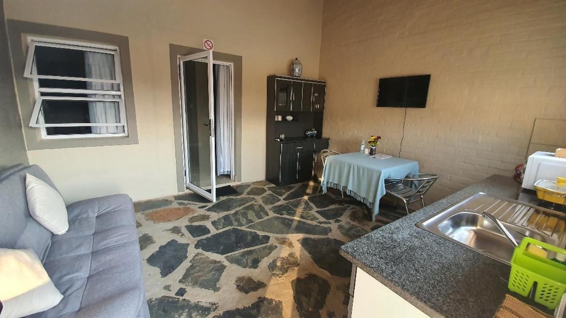 Koi Inn Hartbeespoort Ngoại thất bức ảnh